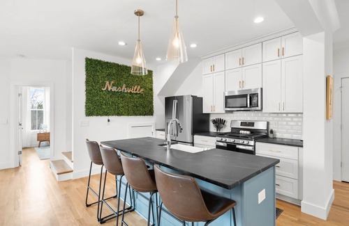 Nashville House | Urban Farmhouse - 4 bed, 3 bath - 1 ACRE YARD