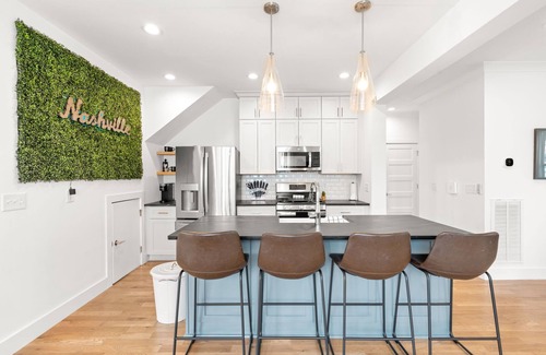 Nashville House | Urban Farmhouse - 4 bed, 3 bath - 1 ACRE YARD