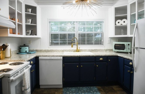 Henderson House | Urban Farmhouse - Close to FHU