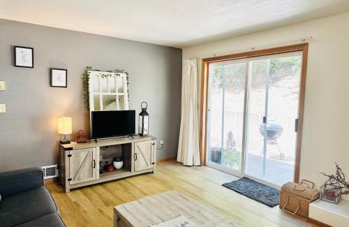 Corvallis House | Urban Farmhouse- KING bed!