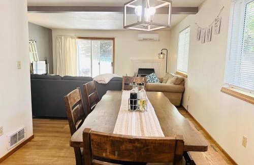 Corvallis House | Urban Farmhouse- KING bed!