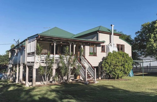 Eastern Heights House | Urban Getaway Ipswich Colonial 6 bed 3 bath
