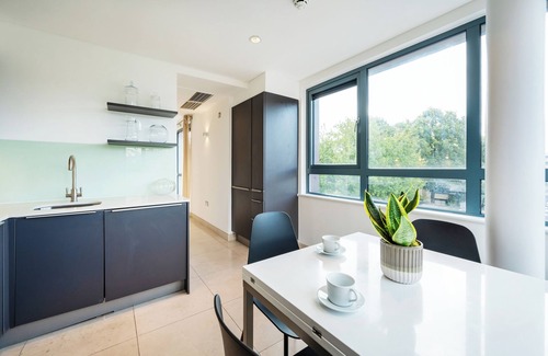 Haverstock Apartment | Urban Haven: Central, Modern Gem