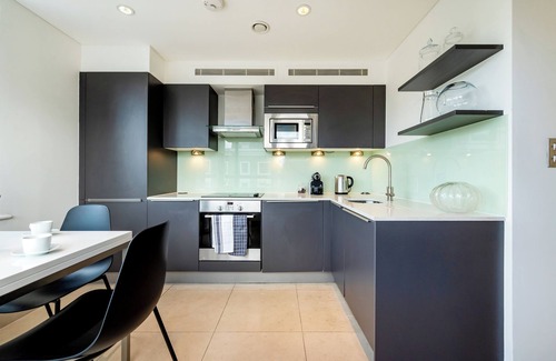 Haverstock Apartment | Urban Haven: Central, Modern Gem