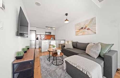 Gastown Condo | Urban Haven Serenity Retreat in Vibrant Gastown!