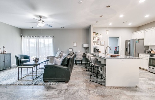 Wheatland House | Urban Home w/Fireside Fun