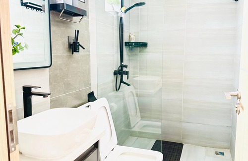 Syokimau Bed & Breakfast | Urban Homes-Two Bedroom Near JKIA with pool, Gym, and Wi-Fi