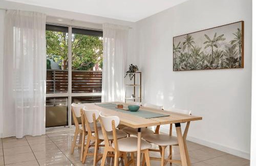 Mawson Lakes House | Urban Junction - Walk to Mawson Lakes Dining & Shops
