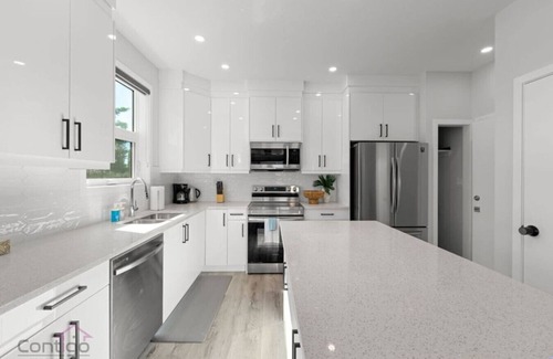 Jasper Place House | Urban Jungle Getaway | AirCon | 10min to DT & WEM!