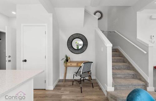 Jasper Place House | Urban Jungle Getaway, AirCon, 10min to DT & WEM!