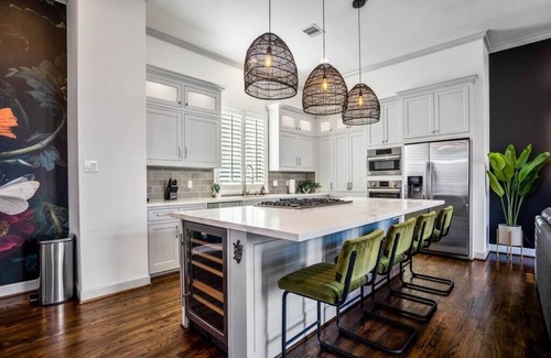 Montrose House | Urban Jungle Retreat in the HTX Skyline