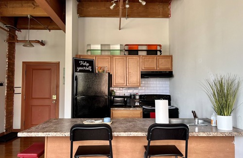 Detroit Apartment | Urban King bed Loft Free Parking Downtown