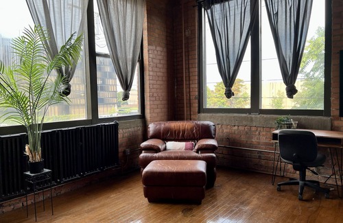 Detroit Apartment | Urban King bed Loft Free Parking Downtown