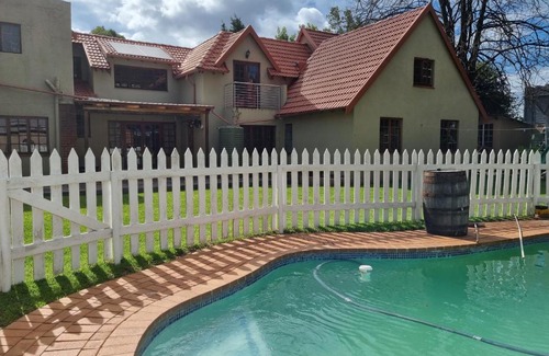 Greater Johannesburg Metropolitan Area House | Urban Lapa - Solar powered