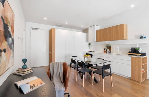 Caulfield East Apartment | Urban Living at Its Best