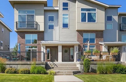 West Central House | Urban living minutes from Downtown Spokane! Stunning river views