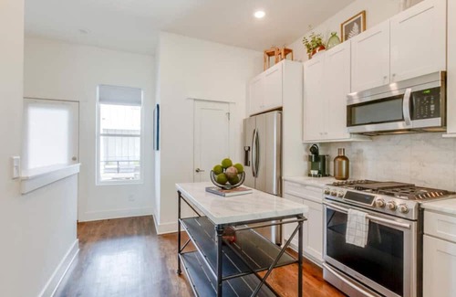 Hillsboro West End Apartment | Urban Living- Rooftop Hangout- Hillsboro Village