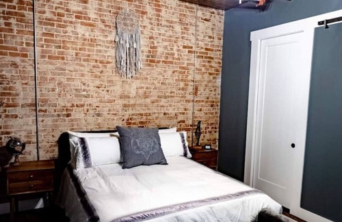 Perryville Apartment | Urban Loft #2 PLUM · Downtown Urban Loft above Restaurants & Boutiques