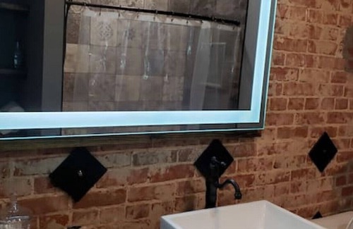 Perryville Apartment | Urban Loft #2 PLUM · Downtown Urban Loft above Restaurants & Boutiques