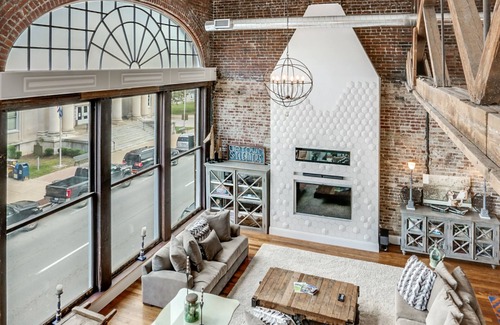 Shelbyville Apartment | Urban Loft 5,000 SqFt. Sleeps 17 Next to Frankfort Distilleries,PERFECT LOCATION