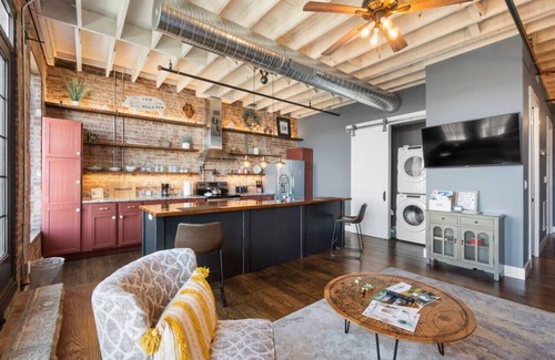Perryville Apartment | Urban Loft #5 GRAY · Downtown Urban Loft above Restaurants & Boutiques