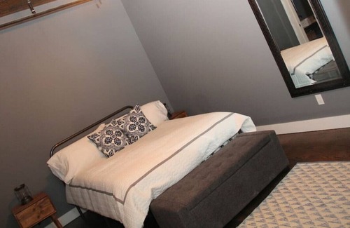 Perryville Apartment | Urban Loft #6 MUSTAR · Urban Loft Downtown above BrewCo & Restaurant