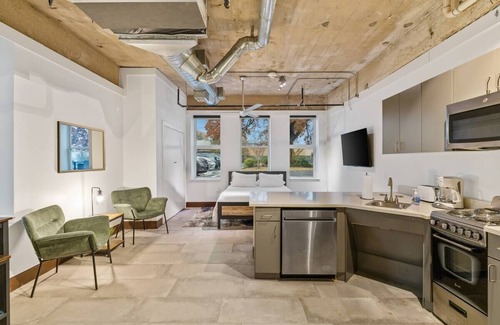 Cedars Apartment | Urban Loft Apartment - 5 Min. to Downtown!