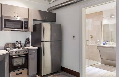 Cedars Apartment | Urban Loft Apartment - 5 Min. to Downtown!
