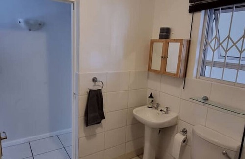 Plumstead Apartment | Urban Loft (Backup power for Wi-Fi)