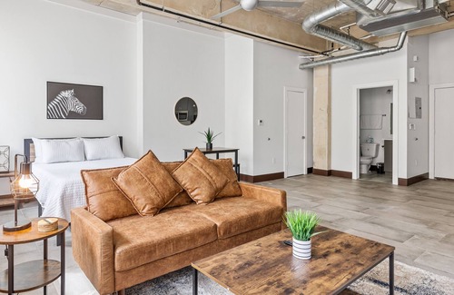 Cedars Apartment | Urban Loft in the City!
