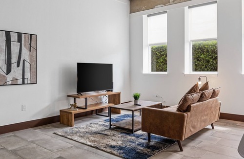 Cedars Apartment | Urban Loft in the City!