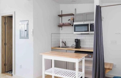 Old North End Apartment | Urban Luxury Loft: Parking+72”TV