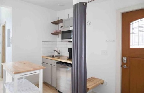 Old North End Apartment | Urban Luxury Loft: Parking+72”TV