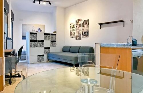 Vic - Remei Apartment | Urban Manesa city center apartment with private patio