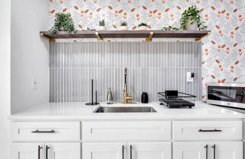 Seward Place Apartment | Urban Nest #3 Bright loft steps to Proctors
