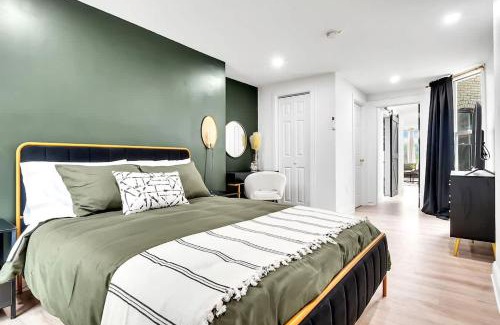 Seward Place Apartment | Urban Nest #5 Modern apartment steps to Proctors