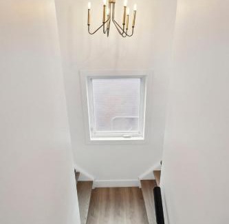 East Credit House | Urban Nest Home 4bed 4bath Parking Baby Crib