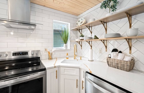 Butler Apartment | Urban Nest. Luxe Loft Downtown Butler. Walk to dining and Shopping.