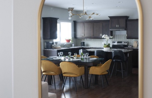 Edmonton House | Urban Oasis|1min to Whyte Ave|5mins to UofA