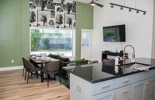 Springfield House | Urban Oasis - A Newly Renovated 4BR Dream!