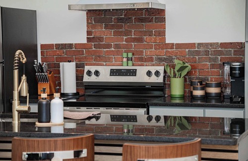 Springfield House | Urban Oasis - A Newly Renovated 4BR Dream!