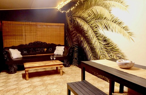 Wallsend House | Urban Oasis... Close to Hospitals & University.