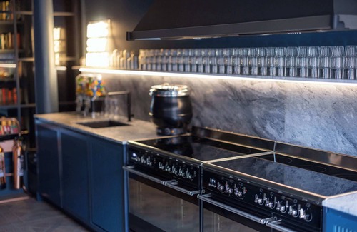 Brondesbury Park Apartment | Urban Oasis - Cinema, Gardens, Gym, Pool table