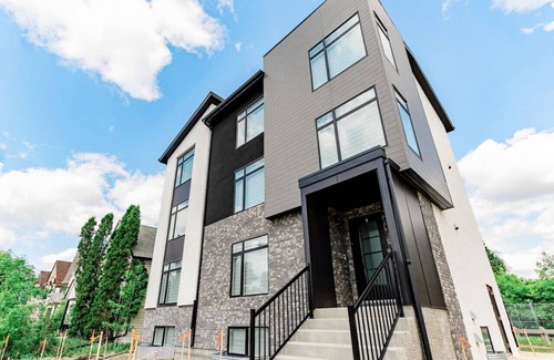 Winnipeg Apartment | *Urban Oasis | Cozy & Central | 5 min to Downtown*