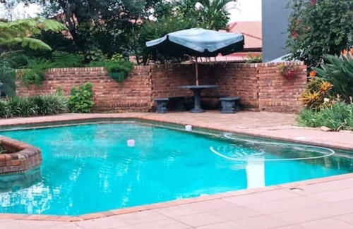 Greater Johannesburg Metropolitan Area Apartment | Urban oasis-fast always-on Wi-fi, luxury amenities