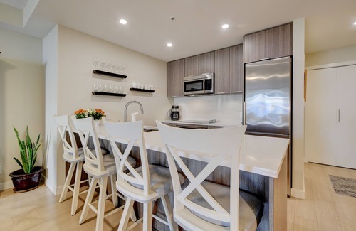 Downtown Victoria Condo | Urban Oasis in Historic Victoria