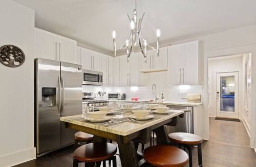 Cabbagetown House | Urban Oasis | Located in Hip ATL Neighborhood