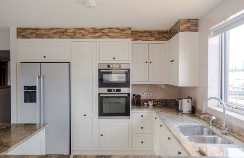 Farringdon Apartment | Urban Oasis: Luxe Living in Clerkenwell's Historic Heart