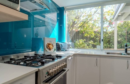 Victoria Park House | Urban Oasis: Near Optus Stadium