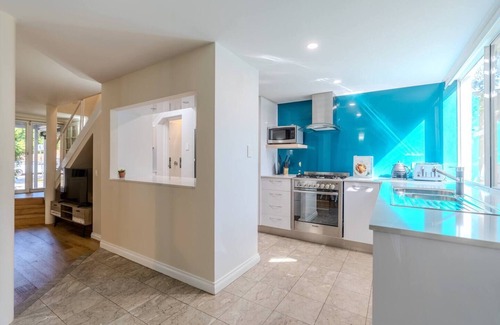 Victoria Park House | Urban Oasis: Near Optus Stadium